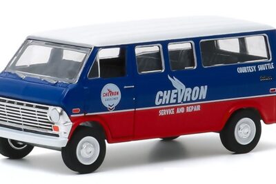 Greenlight Ford Club Wagon 1970 - Chevron Courtesy Shuttle (1/64) Scale Model