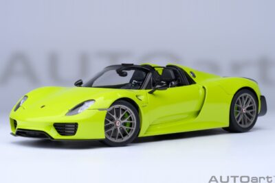AutoArt - Porsche 918 Spyder Weissach Package Acid Green (1:18 Scale Model Car)