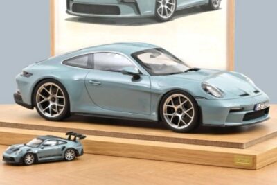 Norev - Porsche 911 S/T 2023 Meissenblue (1:12 Scale Model)